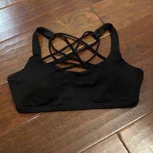 Lululemon Size 6 Black Free to Be Bra